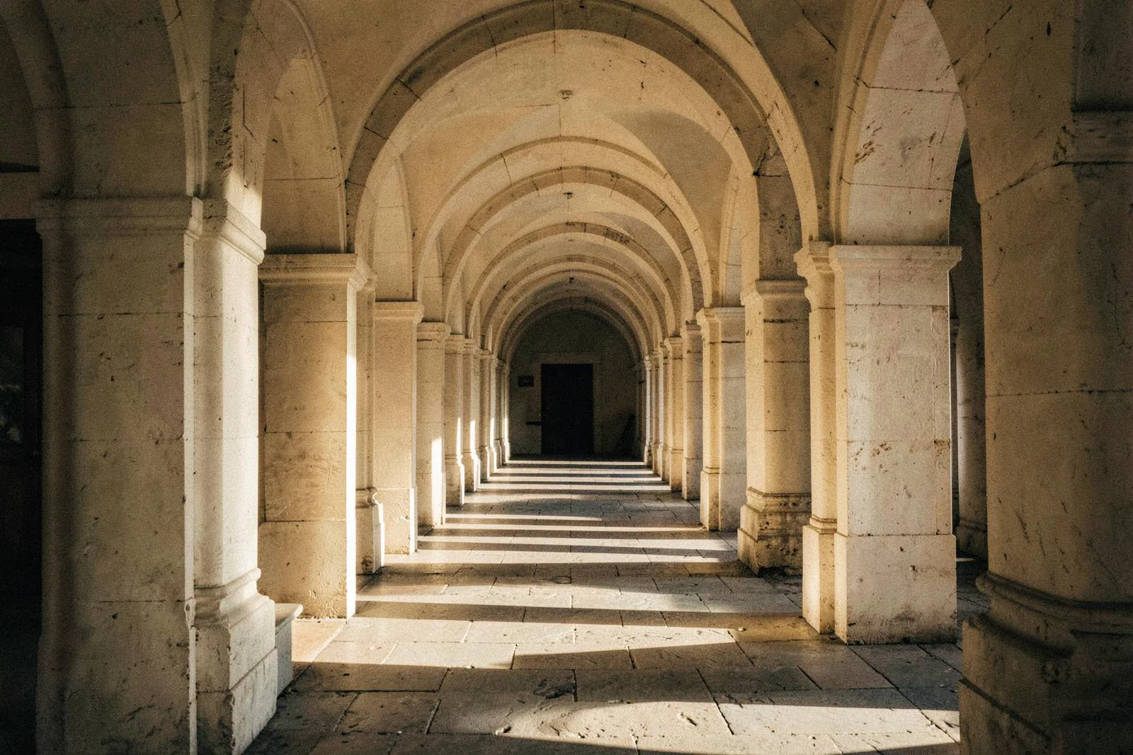 Couloir intérieur du campus